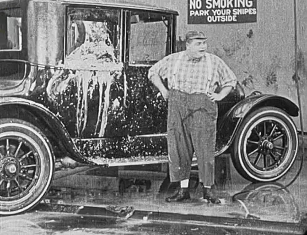 デブの自動車屋の画像