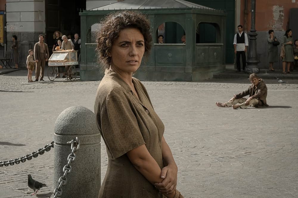 幸せの列車に乗せられた少年の画像