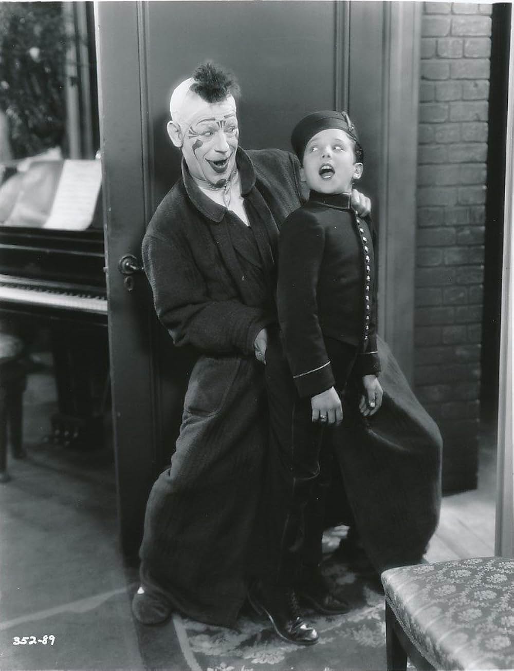 Laugh, Clown, Laugh（原題）の画像