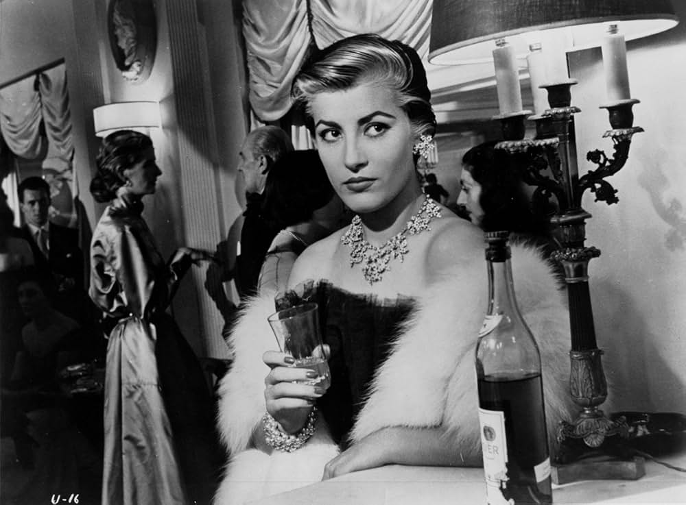 不貞な女たちの写真