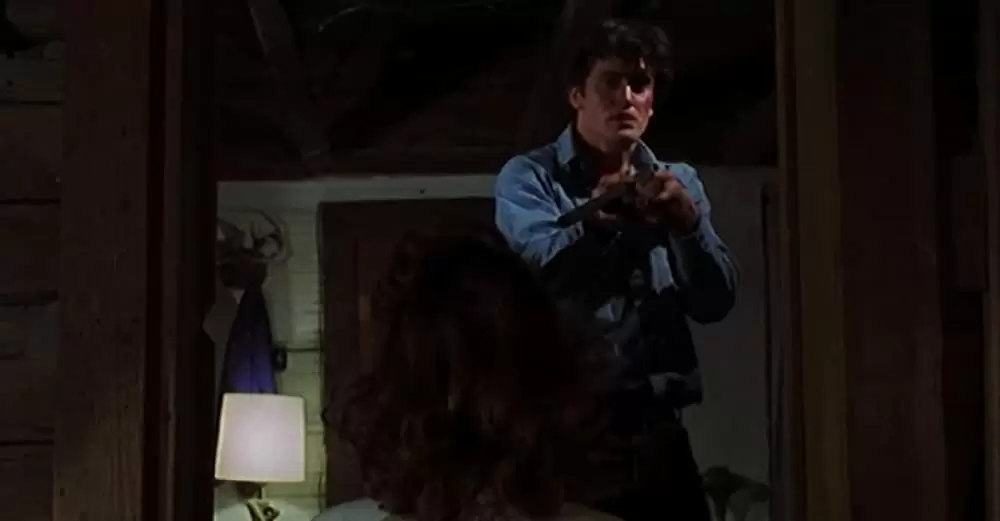 「死霊のはらわた」ベッツィ・ベイカー & ブルース・キャンベルの画像