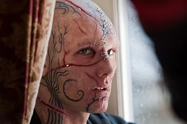 「ビーストリー」アレックス・ペティファーの画像