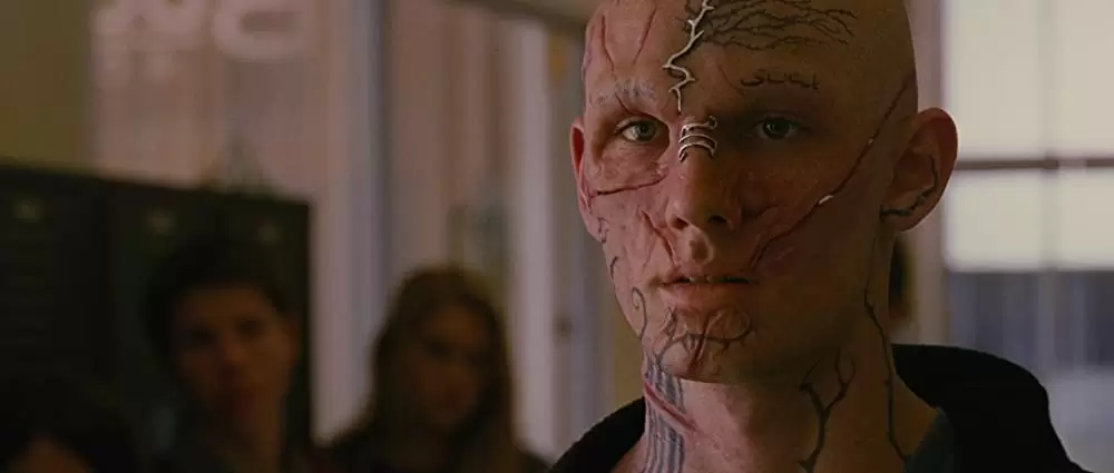 「ビーストリー」アレックス・ペティファーの画像