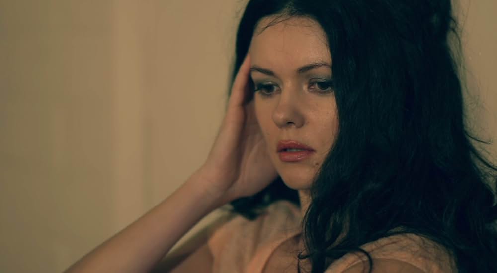 Playing with Dolls（原題）の画像