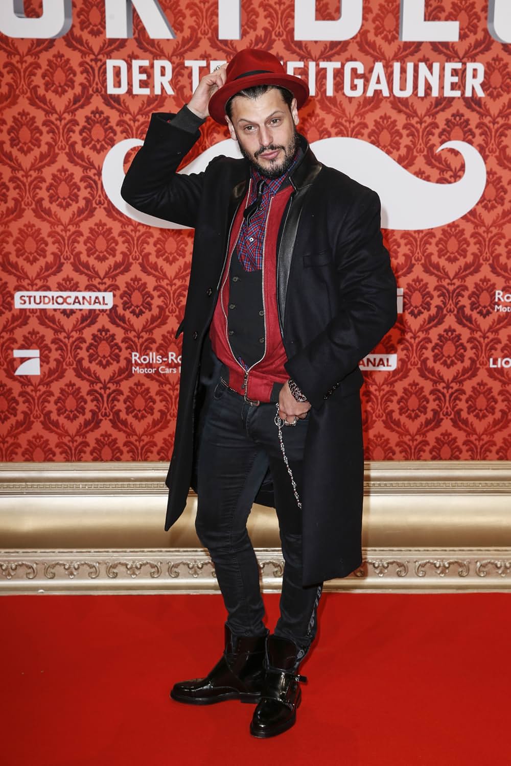 チャーリー・モルデカイ 華麗なる名画の秘密の画像