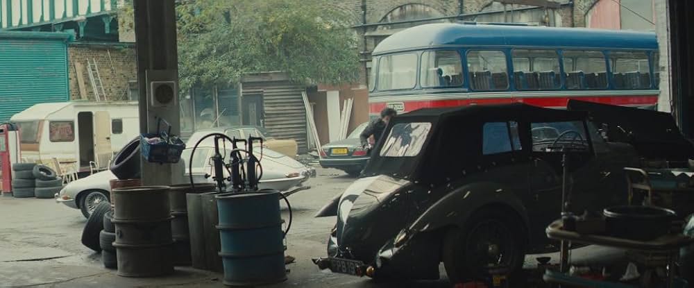 チャーリー・モルデカイ 華麗なる名画の秘密の画像