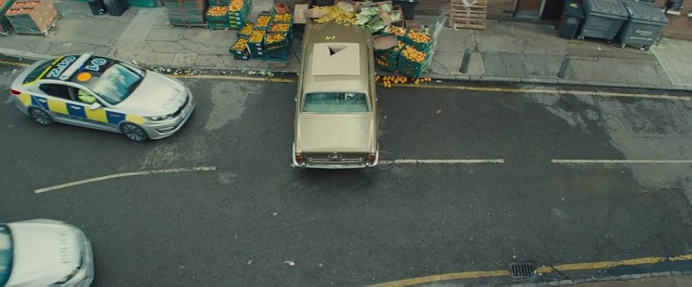 チャーリー・モルデカイ 華麗なる名画の秘密の画像