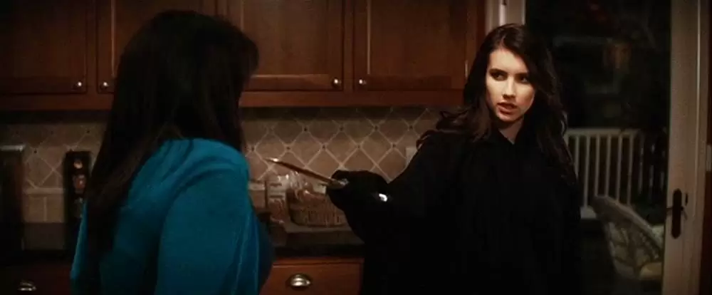 「スクリーム4:ネクスト・ジェネレーション」ネーブ・キャンベル & エマ・ロバーツの画像