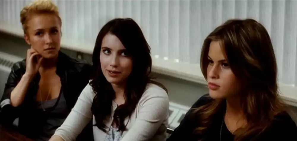 「スクリーム4:ネクスト・ジェネレーション」ヘイデン・パネッティーア & エマ・ロバーツ & マリエル・ジャフィの画像