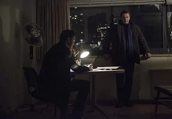 「誘拐の掟」リーアム・ニーソン & ダン・スティーブンスの画像