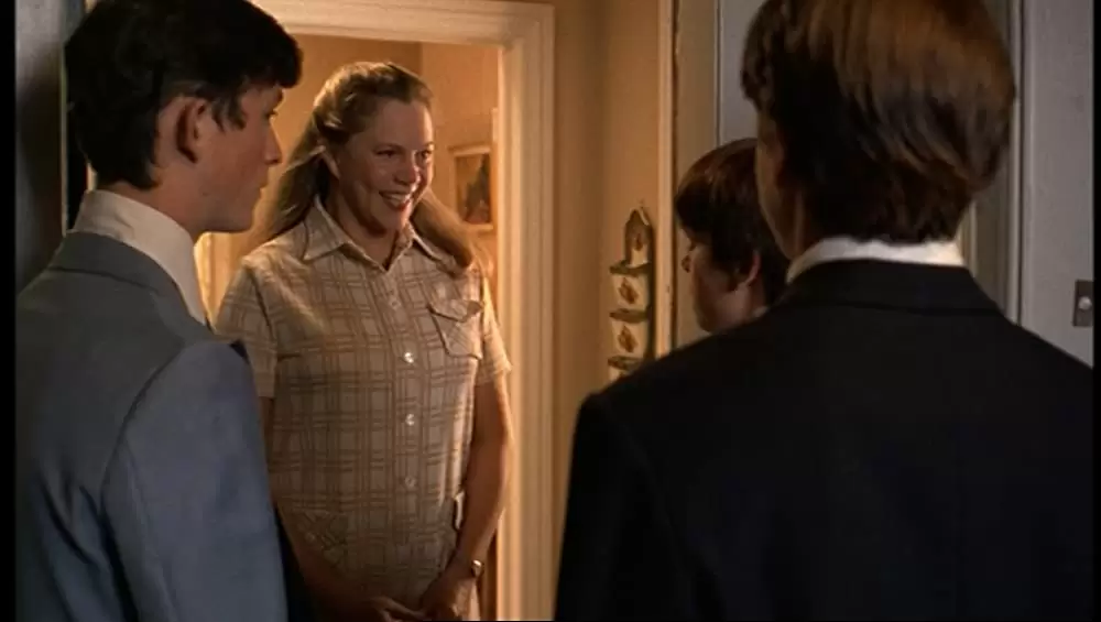 「ヴァージン・スーサイズ」キャスリーン・ターナー & ジョナサン・タッカーの画像