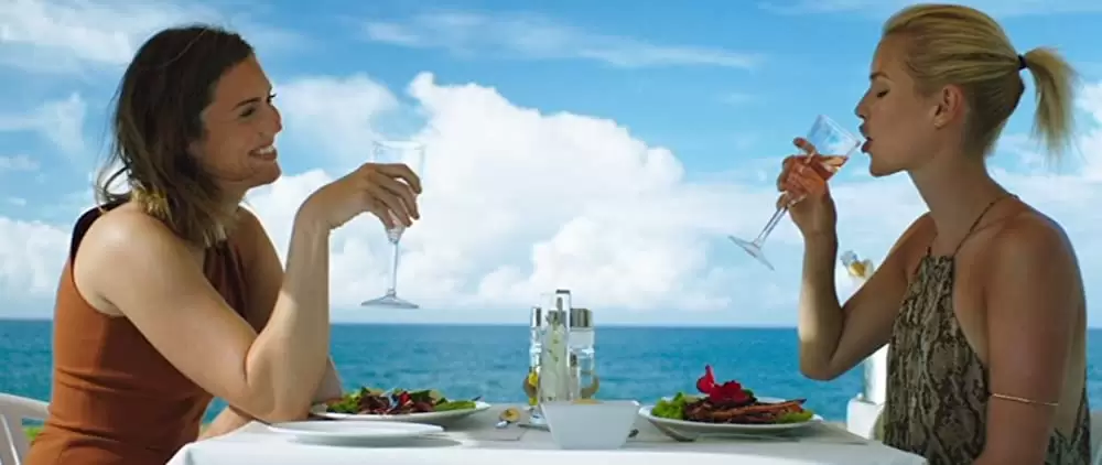 「海底47m」マンディ・ムーア & クレア・ホルトの画像