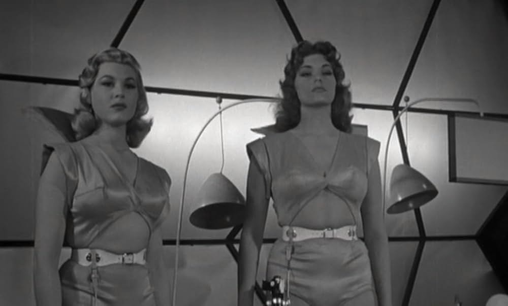「美女宇宙人の侵略」の画像