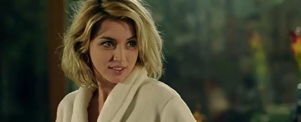 「ノック・ノック」アナ・デ・アルマスの画像