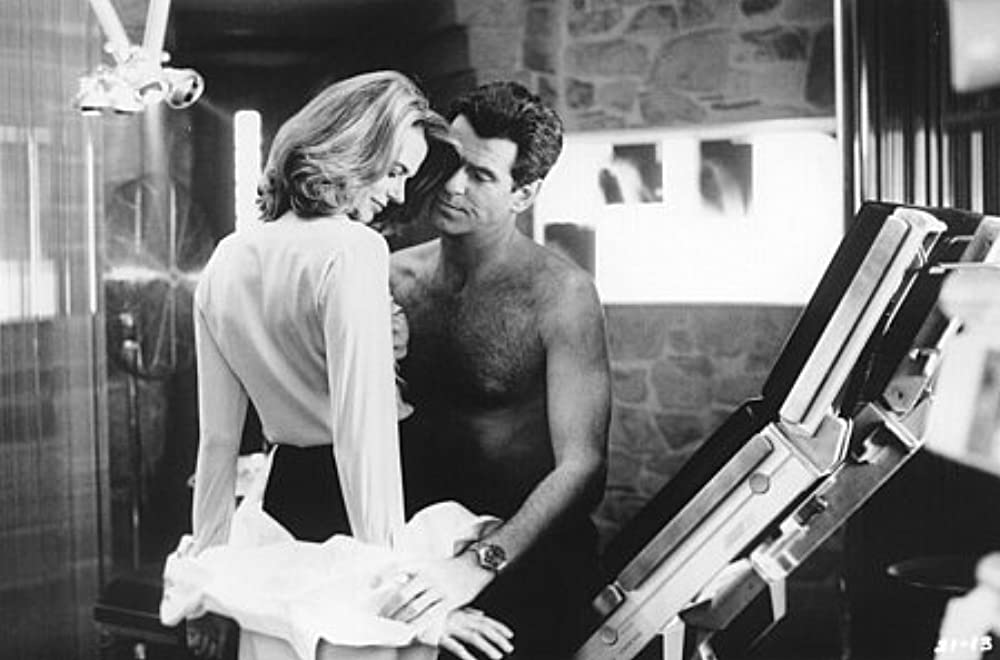 007／ワールド・イズ・ノット・イナフの画像