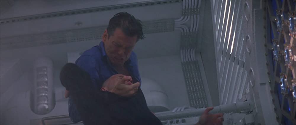 007／ワールド・イズ・ノット・イナフの画像