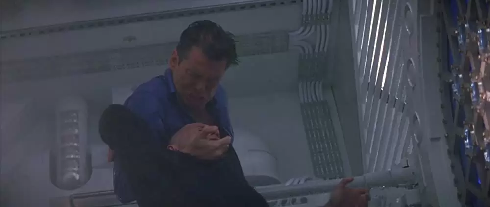 007/ワールド・イズ・ノット・イナフの画像