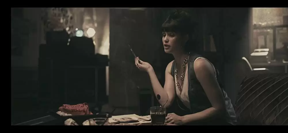 「ロックンローラ」ジェマ・アータートンの画像