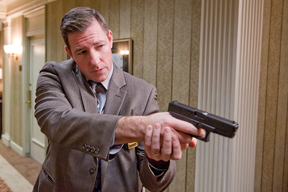 崖っぷちの男の画像