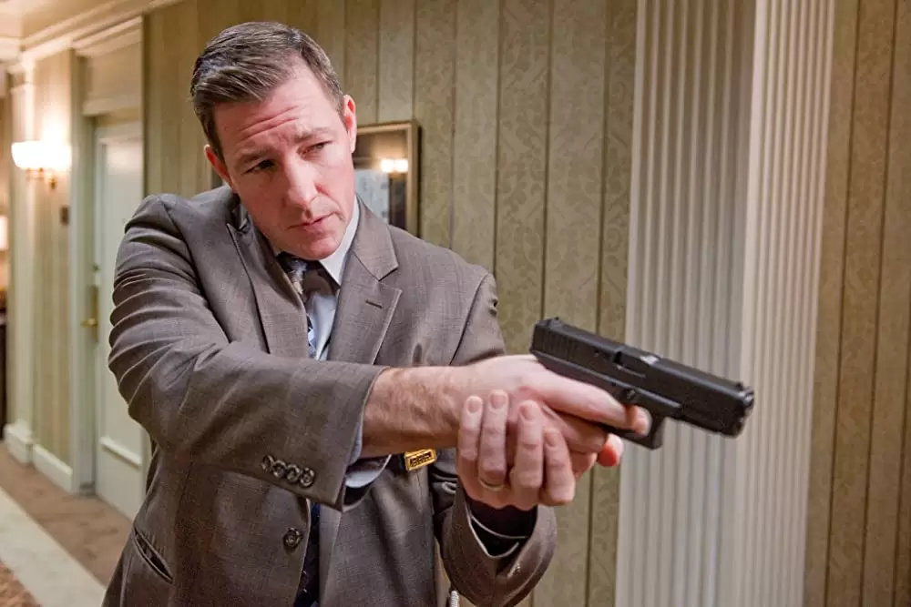 崖っぷちの男の画像