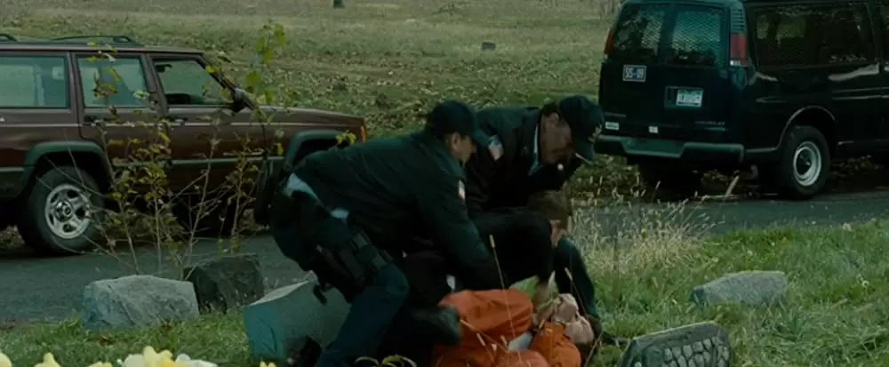 崖っぷちの男の画像