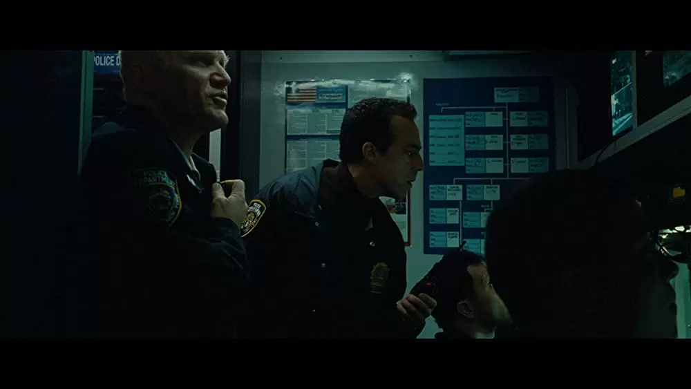 崖っぷちの男の画像