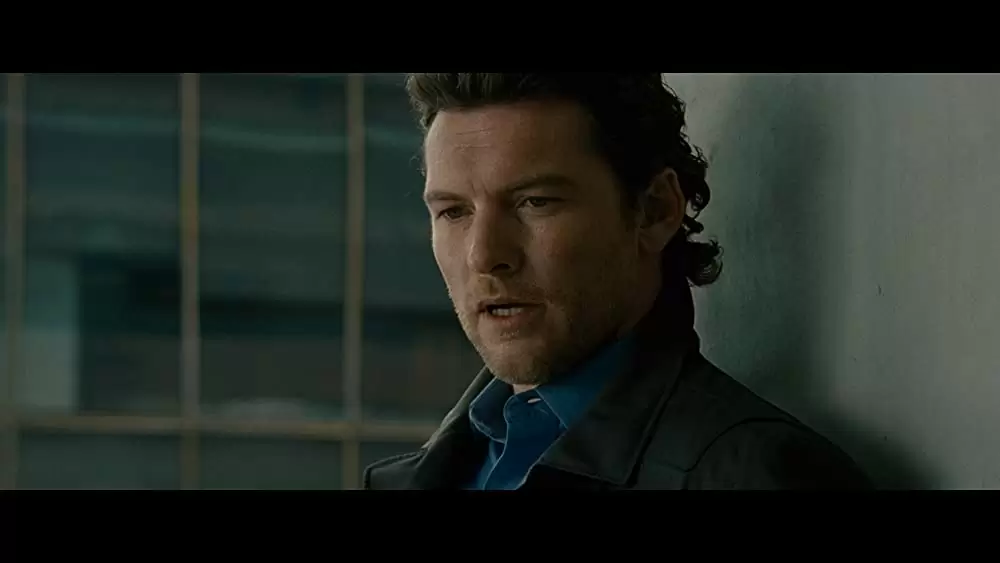 崖っぷちの男の画像