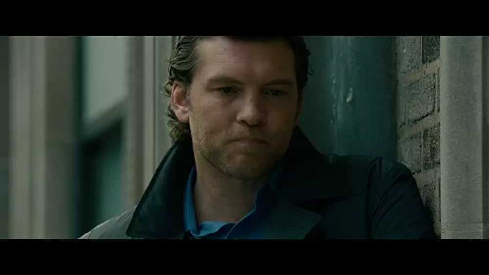 崖っぷちの男の画像