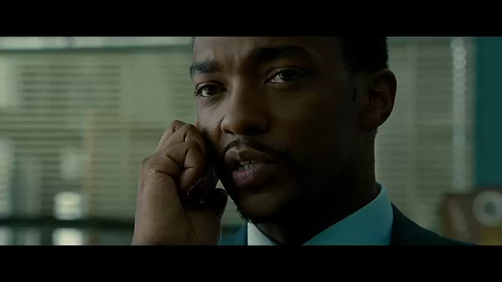 崖っぷちの男の画像