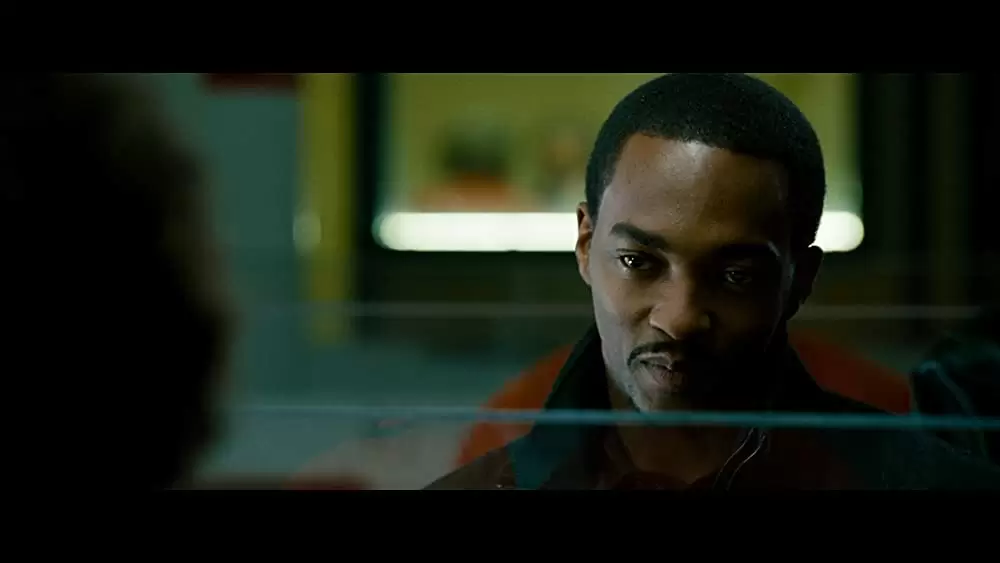 崖っぷちの男の画像