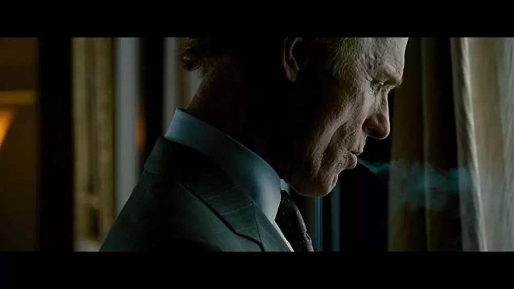 崖っぷちの男の画像