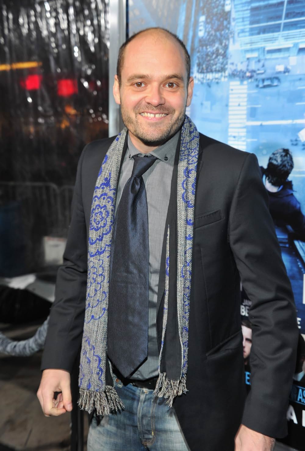 崖っぷちの男の画像