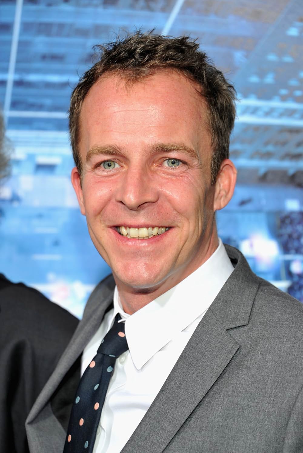 崖っぷちの男の画像