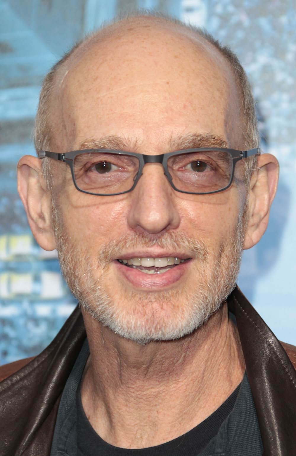 崖っぷちの男の画像