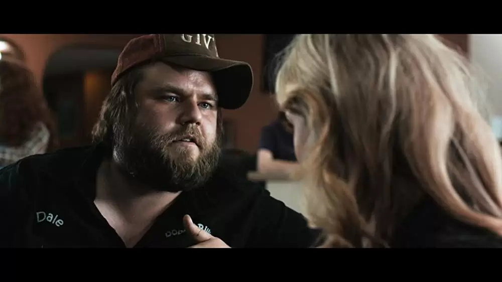 「タッカーとデイル 史上最悪にツイてないヤツら」タイラー・ラビーン & カトリーナ・ボウデンの画像