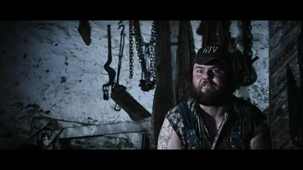 「タッカーとデイル 史上最悪にツイてないヤツら」タイラー・ラビーンの画像