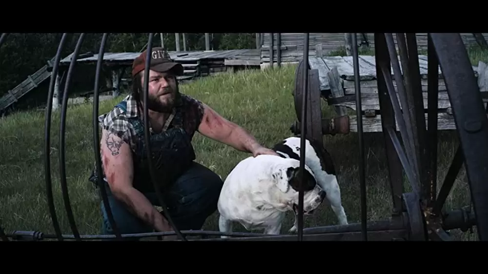 「タッカーとデイル 史上最悪にツイてないヤツら」タイラー・ラビーンの画像