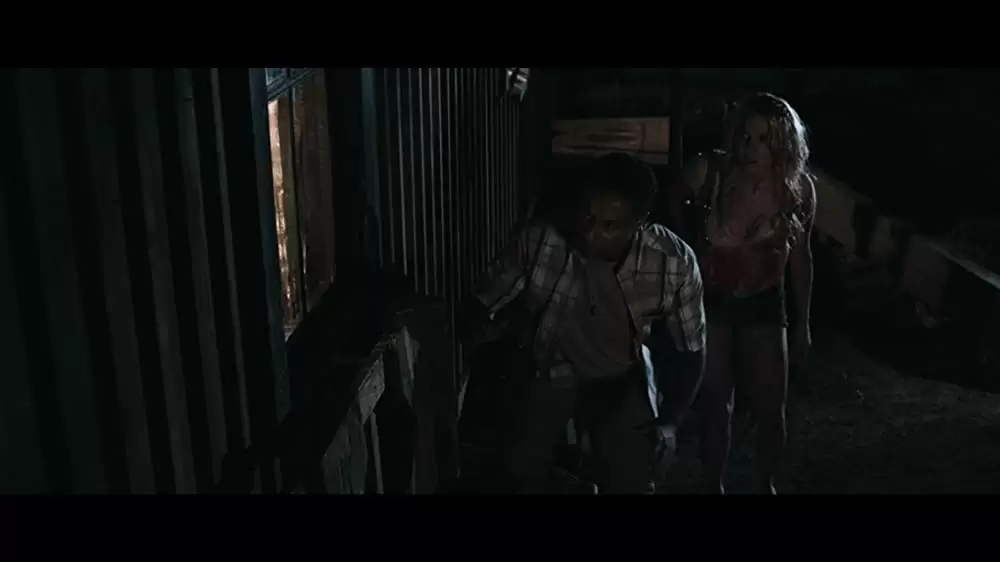 「タッカーとデイル 史上最悪にツイてないヤツら」シャーラン・シモンズ & Brandon Jay McLarenの画像