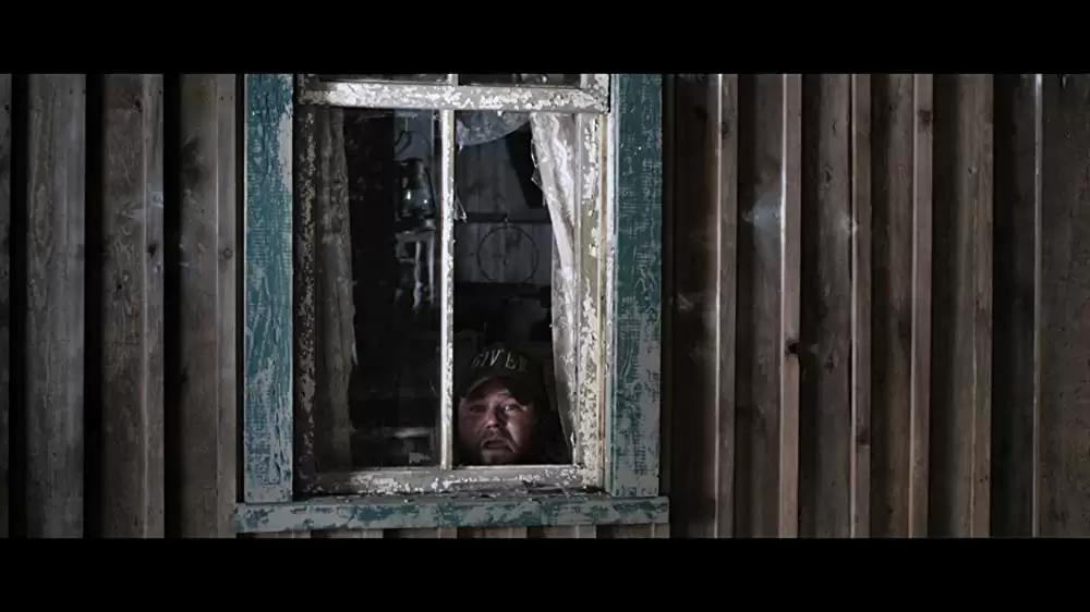 「タッカーとデイル 史上最悪にツイてないヤツら」タイラー・ラビーンの画像