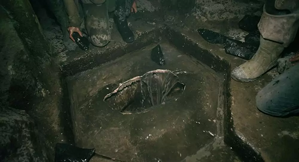 地下に潜む怪人の画像