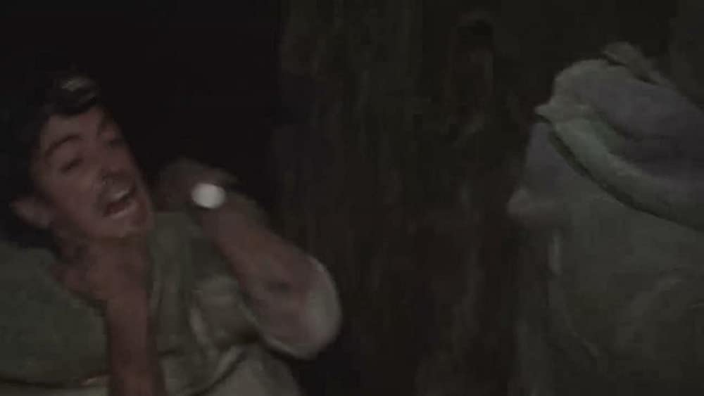 地下に潜む怪人の画像