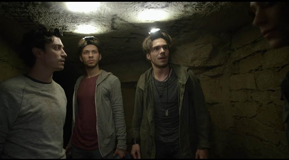 地下に潜む怪人の画像