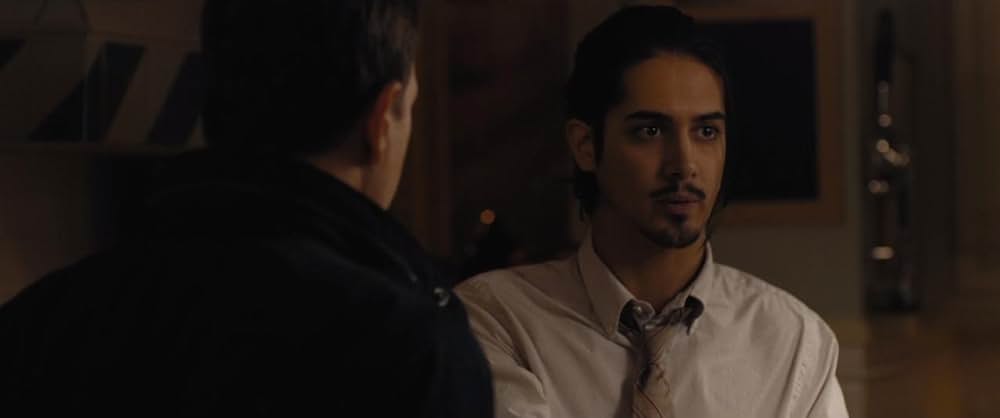 水面に映る影の画像