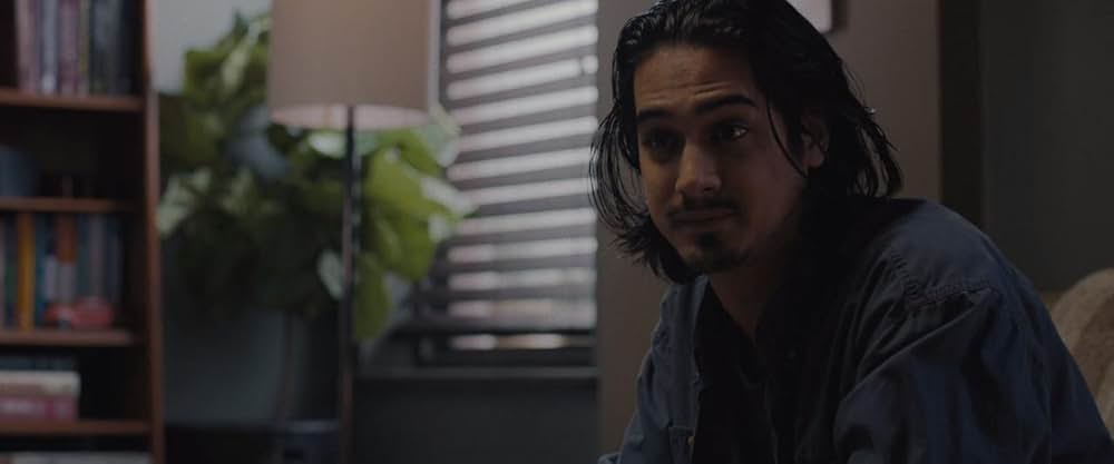 水面に映る影の画像