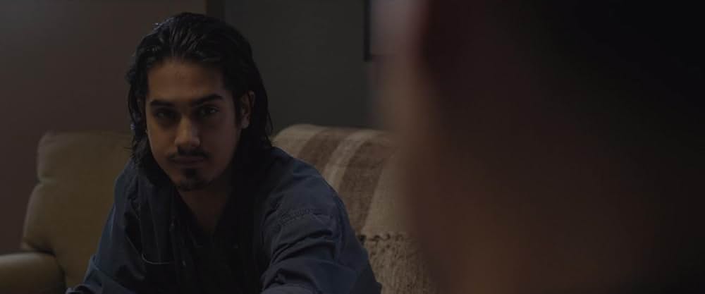 水面に映る影の画像