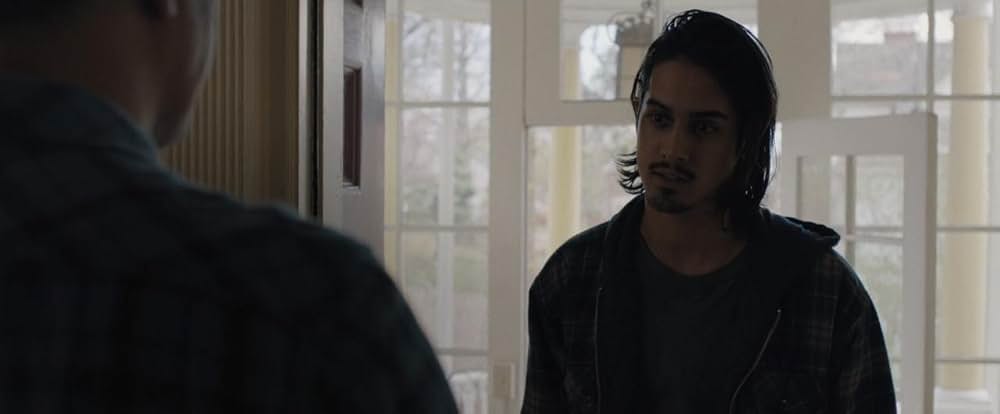 水面に映る影の画像