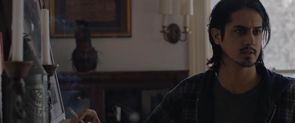 水面に映る影の画像