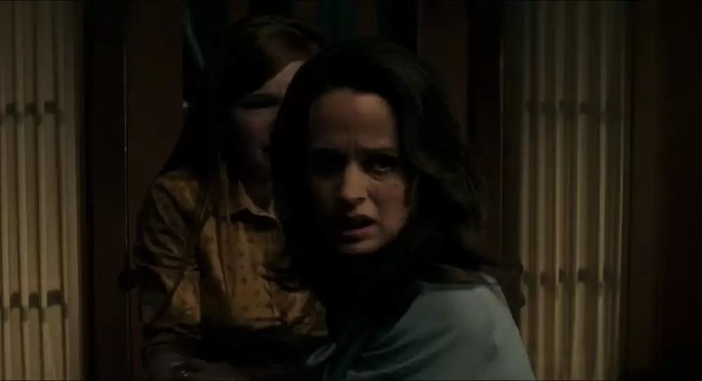 「ウィジャ ビギニング ～呪い襲い殺す～」エリザベス・リーサー & アナリース・バッソの画像