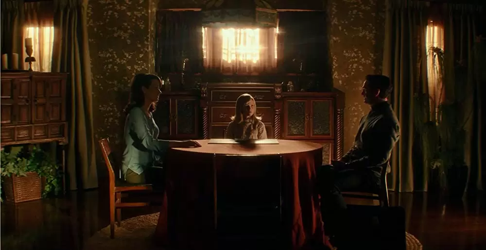 「ウィジャ ビギニング ～呪い襲い殺す～」ヘンリー・トーマス & エリザベス・リーサー & ルル・ウィルソンの画像