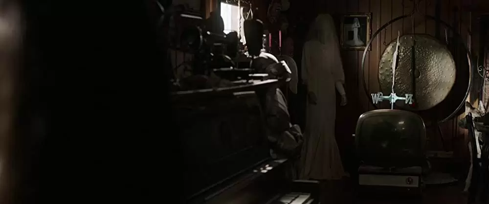 アナベル 死霊博物館の画像